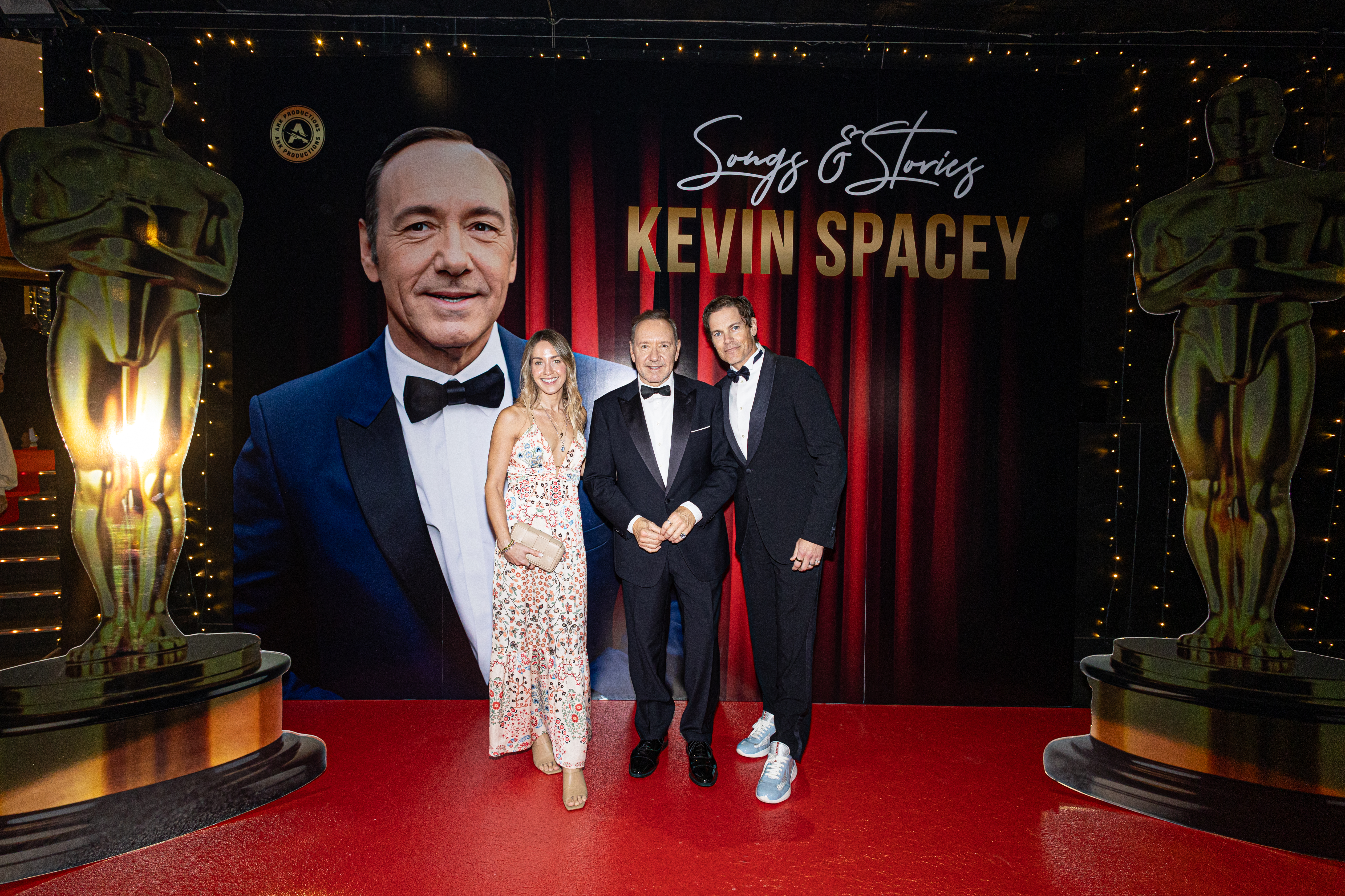 Ο Kevin Spacey παρουσίασε στην Κύπρο την πρεμιέρα του μουσικού του σόου «Songs & Stories».