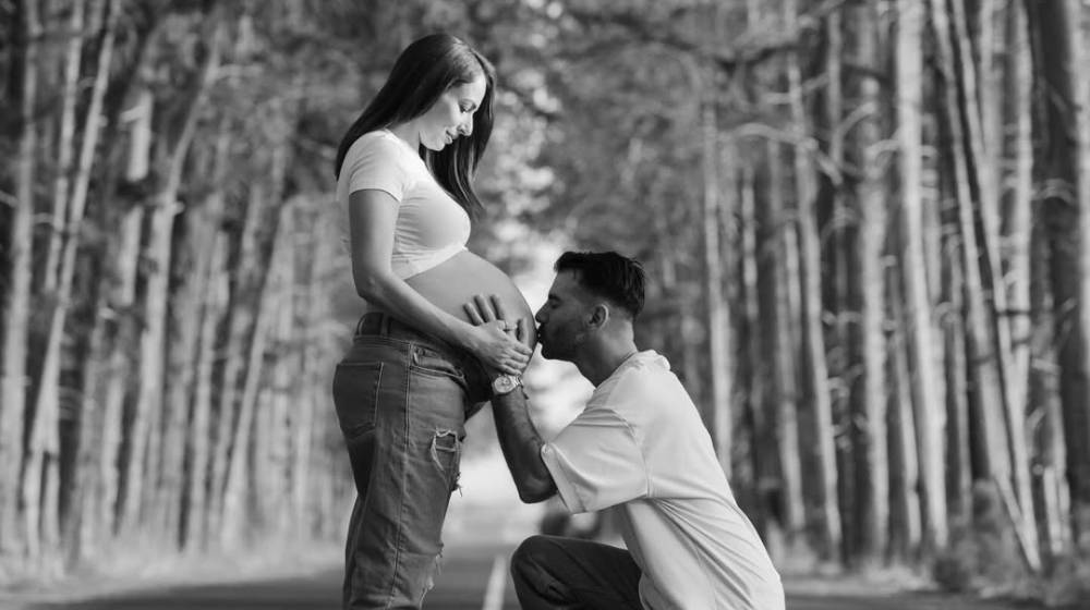 Χριστίνα Κυριάκου – Δημήτρης Παστελλά: Φωτογραφίζονται λίγο πριν γίνουν γονείς 