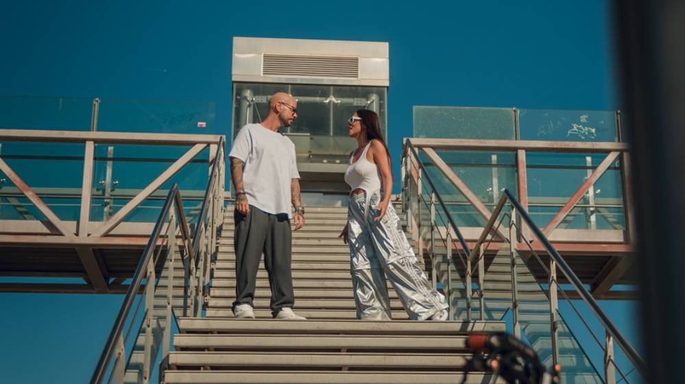 Εντυπωσιάζουν οι REC στο video clip του νέου τους τραγουδιού «Ό,τι δίνεις, παίρνεις»