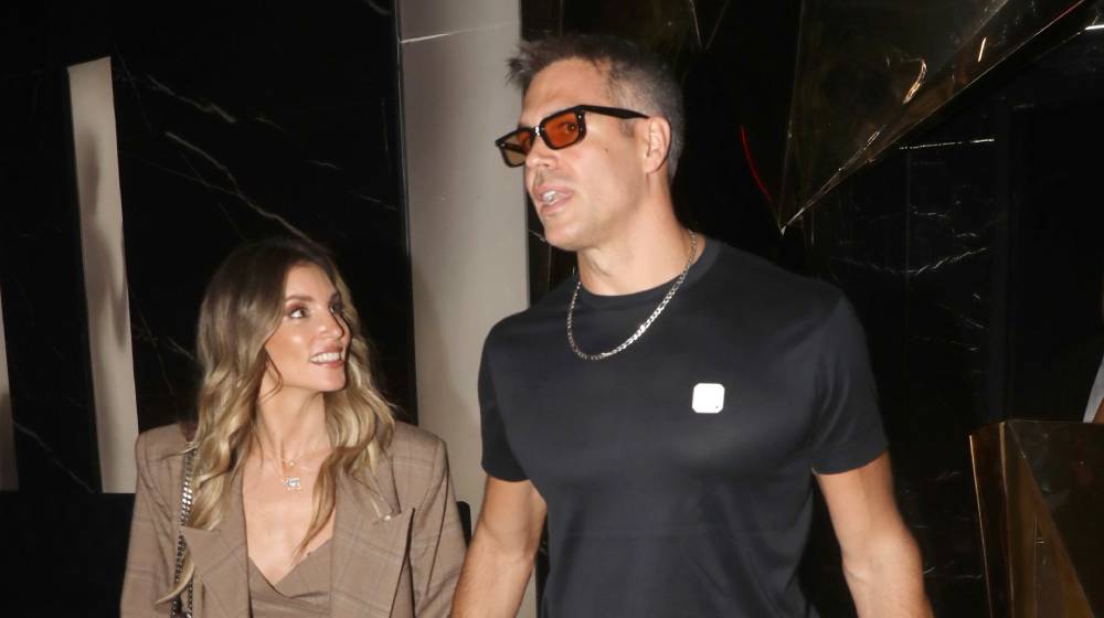 Οικονομάκου – Cerella: Πιασμένοι χέρι – χέρι σε βραδινή τους έξοδο [εικόνες]