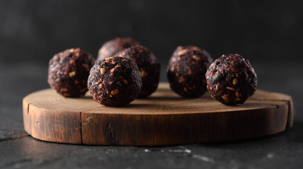 Χριστουγεννιάτικα σοκολατάκια με χουρμάδες