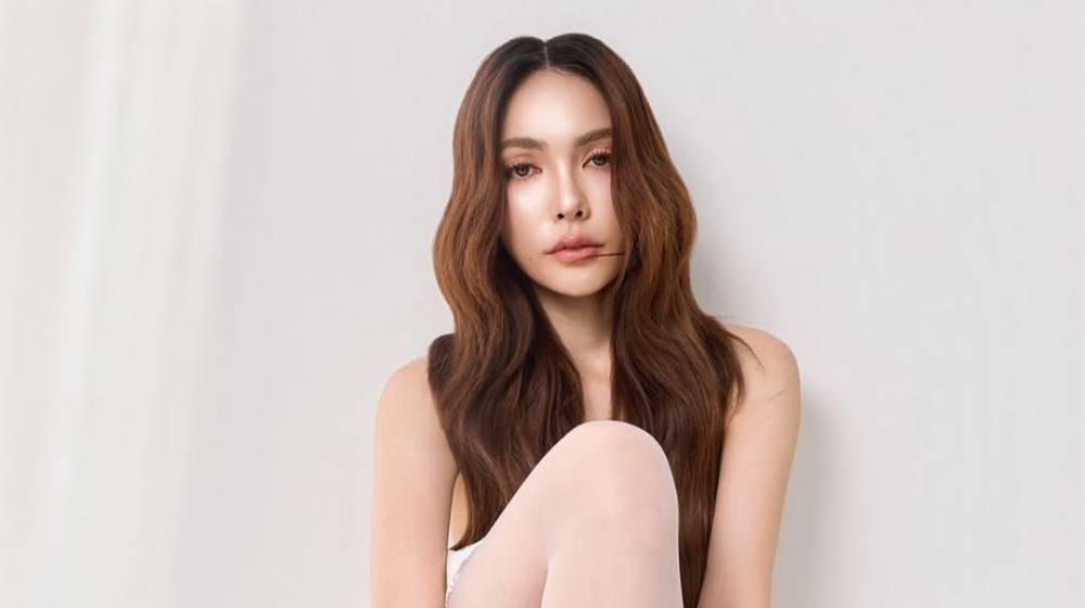 Charlotte Austin: Η πασίγνωστη ηθοποιός δοκίμασε on camera λουκούμι της Γεροσκήπου [βίντεο]