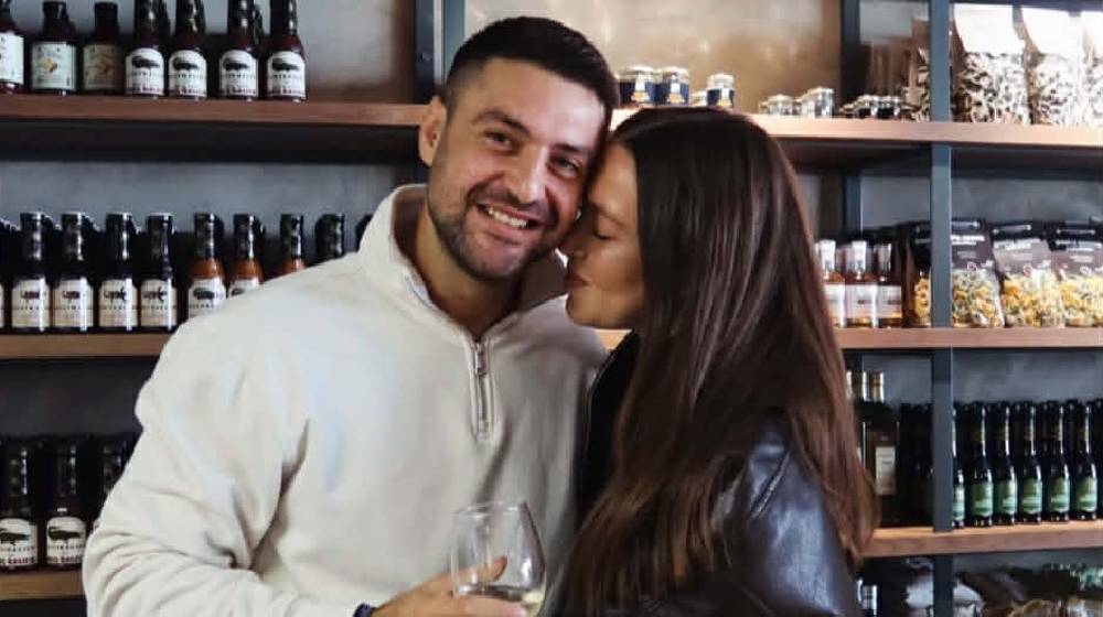 Εβελίνα Σκίτσκο: Η τρυφερή selfie παρέα με τον σύντροφο και τον σκύλο της [εικόνα]