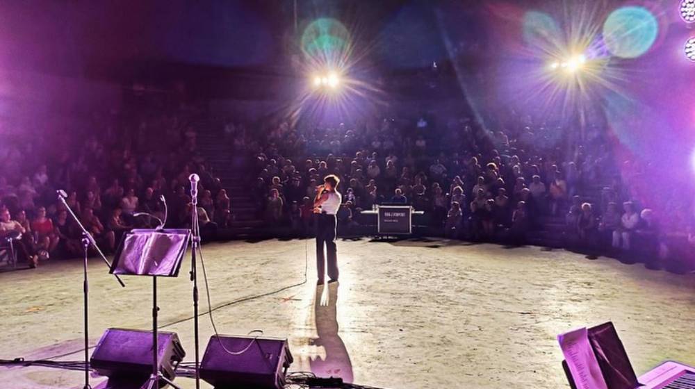 Κύπρια τραγουδίστρια αποχώρησε από το νυχτερινό της σχήμα - Τι συνέβη;