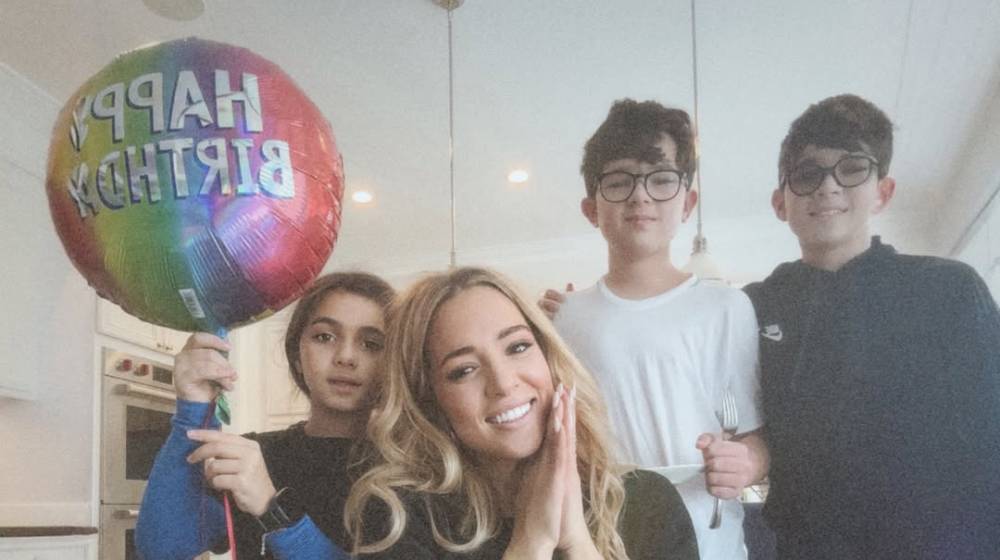 Καλομοίρα: Τα οικογενειακά στιγμιότυπα από το πάρτι στο σπίτι για τα γενέθλια της [βίντεο & εικόνες]