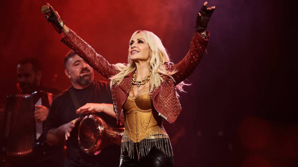 Άννα Βίσση: Χαλαρή και make-up free βολτάρει στη Γερμανία [εικόνες]