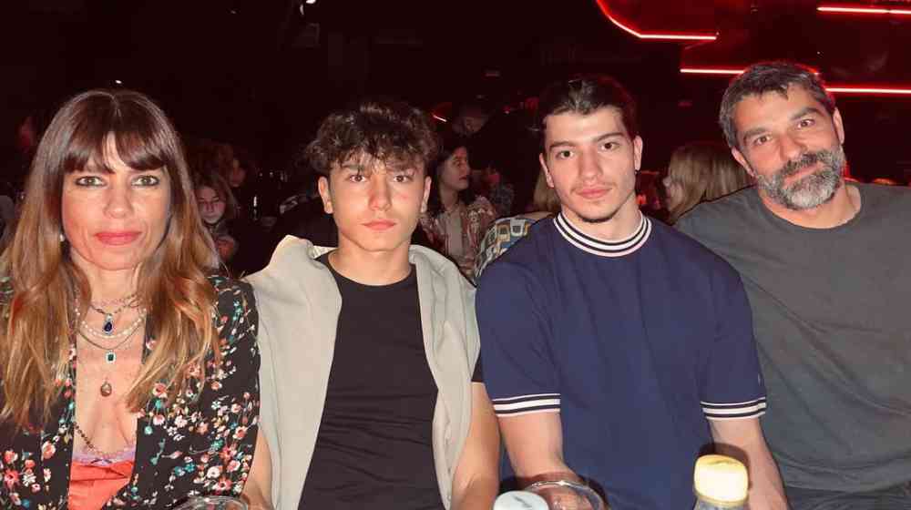 Λαγούτης – Αλικάκη: Οι γιοι τους εξομολογούνται πώς διαχειρίστηκαν τον χωρισμό τους 