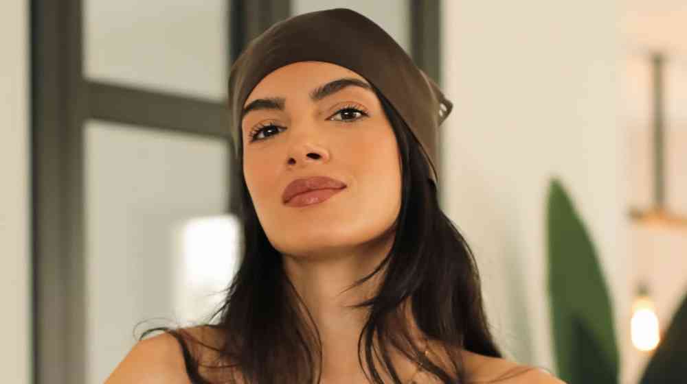 Η Άντρεα Κυριάκου απογειώνει το total jean look