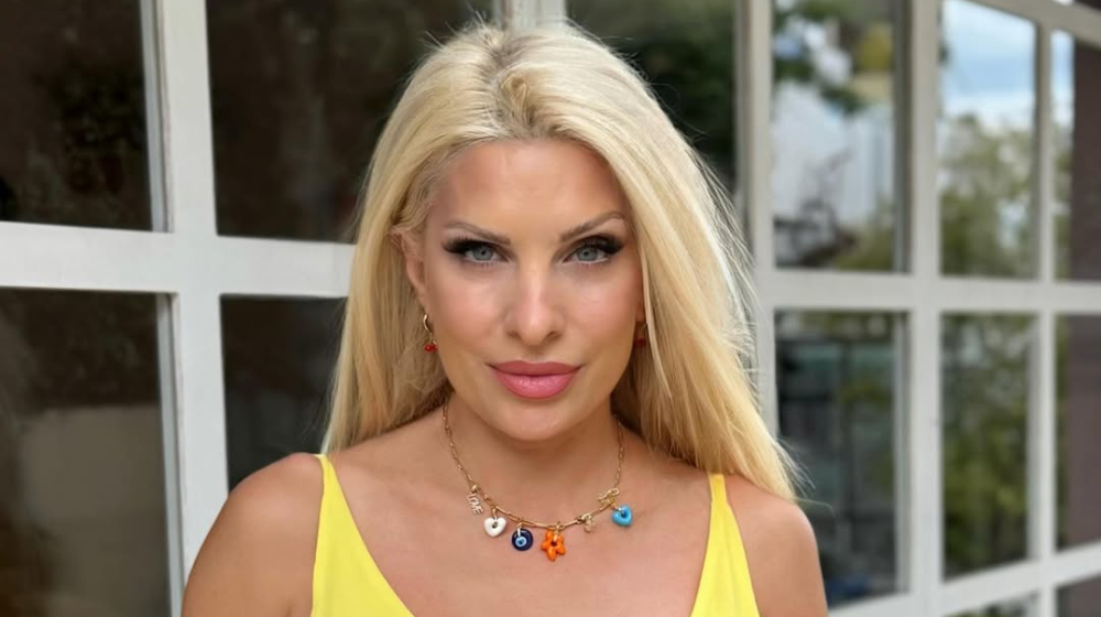 Η Ελένη Μενεγάκη φόρεσε το leopard jumpsuit που απογειώνει το καλοκαιρινό στιλ