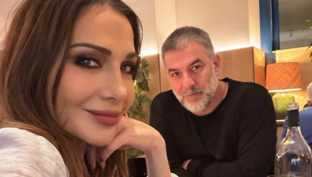 Δέσποινα Βανδή: «Με τον Βασίλη Μπισμπίκη κοιμόμαστε κάθε βράδυ αγκαλιά»
