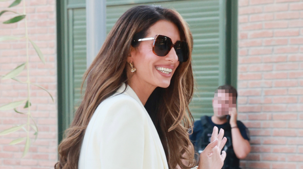 Amal Clooney στην Αθήνα - White on white: Η πιο chic εκδοχή του σύγχρονου power dressing