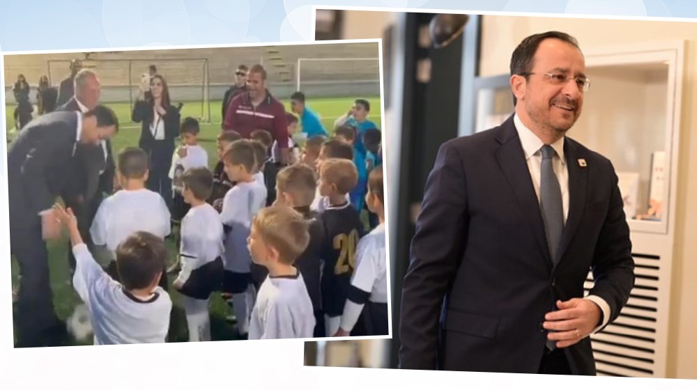 Ο Νίκος Χριστοδουλίδης σε ρόλο διαιτητή σε ποδοσφαιρικό αγώνα παιδιών στην Ορόκλινη [βίντεο]