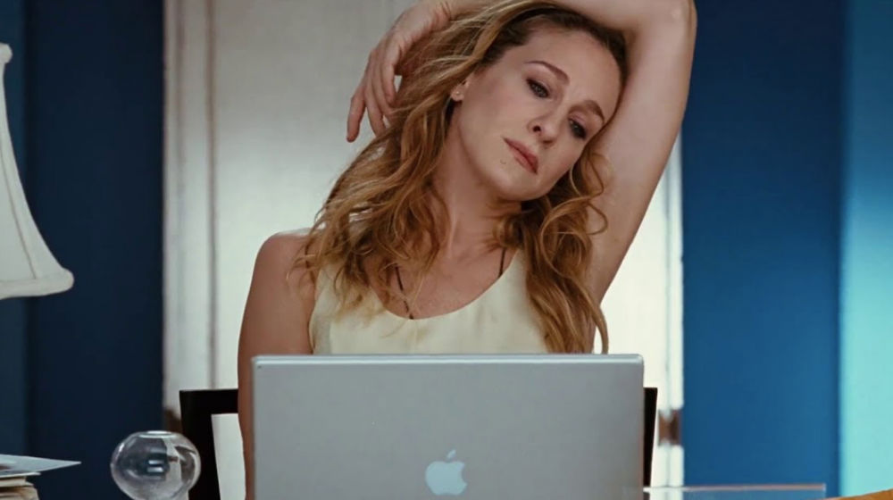 Τα looks της Carrie Bradshaw θα σε εμπνεύσουν για πιο στιλάτα workfrom