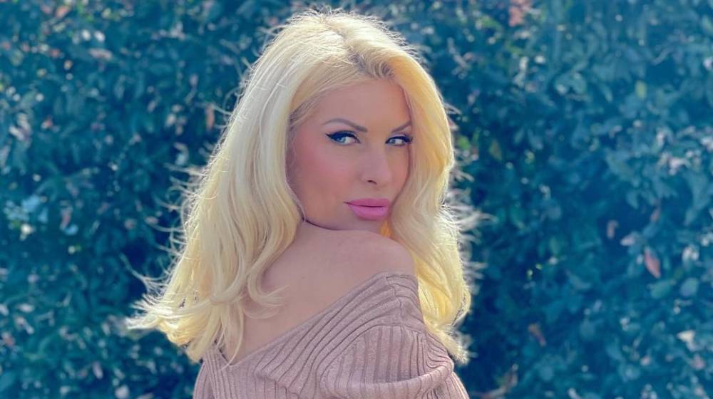 Ελένη Μενεγάκη: Ποζάρει χωρίς make-up στο κρεβάτι [εικόνα]