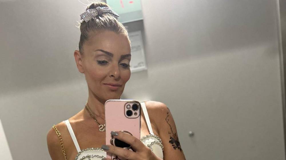 Η Έλια Ιωαννίδου έκανε topless στο εξωτερικό και "έπεσε" τυχαία σε Κύπριους [βίντεο]