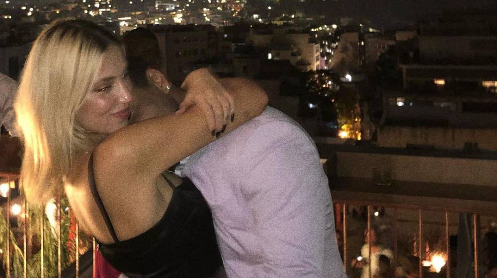 Γαρυφαλλιά Καληφώνη: Οι ρομαντικές αγκαλιές με τον Χρήστο Μάστορα στο ηλιοβασίλεμα [βίντεο]