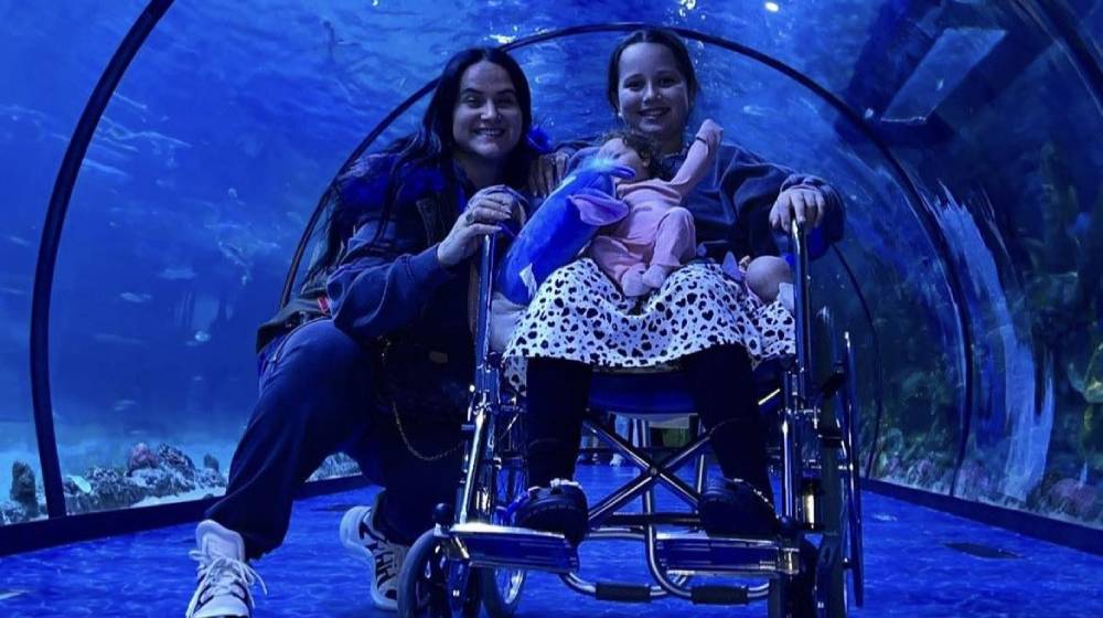 Χάρις Πότσου: Ξανά στο χειρουργείο η κόρη της για τη σπάνια νόσο στο πόδι 