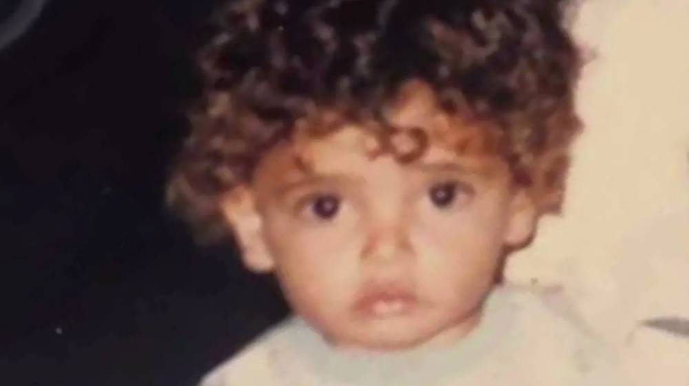 Αναγνωρίζετε ποιος γνωστός Κύπριος είναι το αγοράκι στην εικόνα; 