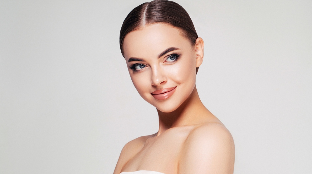 DIY μάσκα χειλιών: 4 βήματα για πιο απαλά και υγιή χείλη