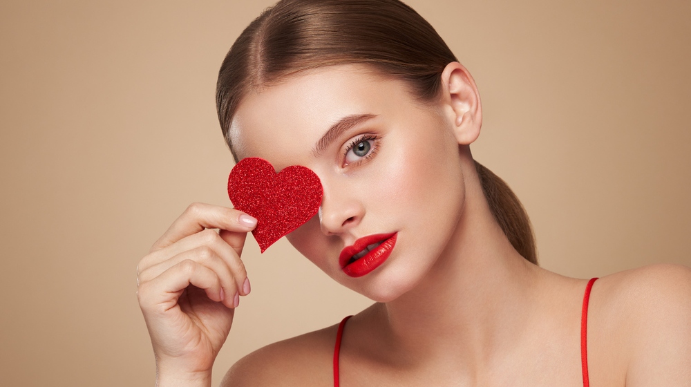 10 διακριτικά σχέδια νυχιών για να ανανεώσεις το μανικιούρ σου πριν το Valentine’s day 