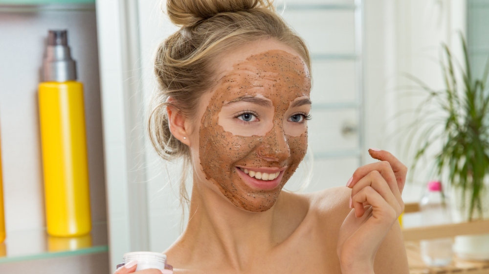 DIY μάσκα προσώπου με βρώμη που θα καταπραΰνει και θα θρέψει την επιδερμίδα σου