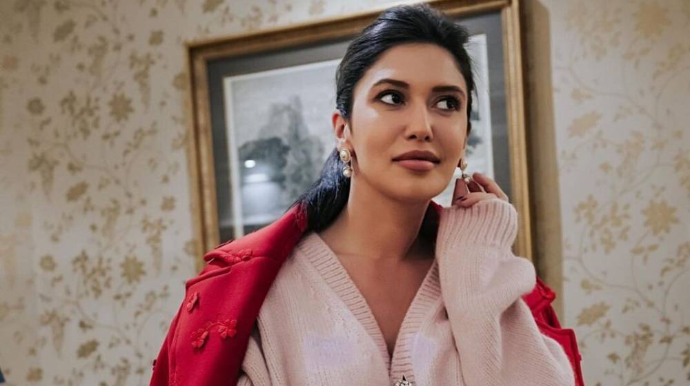 Lenush Lebedeva: Τόλμησε να φορέσει την bold απόχρωση της σεζόν 