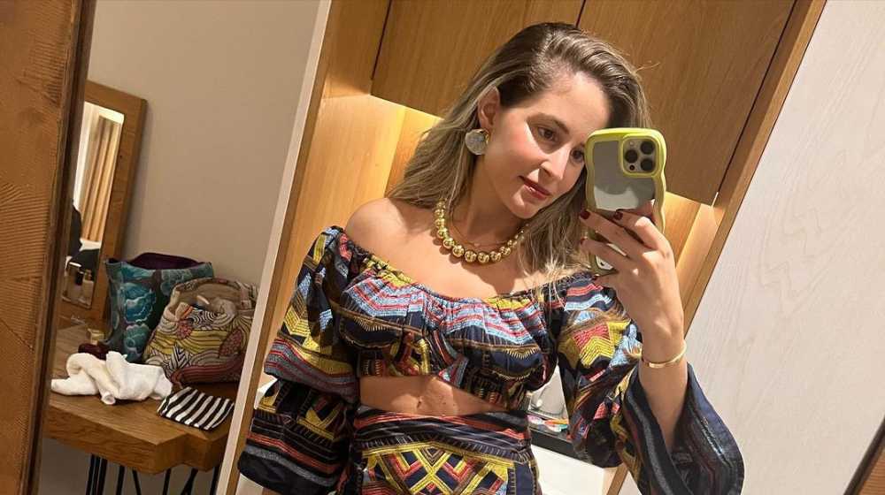 Μάρα Πετρίδη: Το look της με aviator jacket που δίνει μαθήματα στυλ