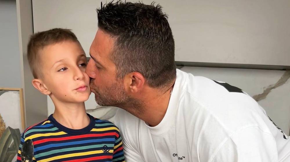 Η τρυφερή εξομολόγηση του Πελεκάνου για τον γιο του: “Συγκινείται απίστευτα και κλαίει” [βίντεο]