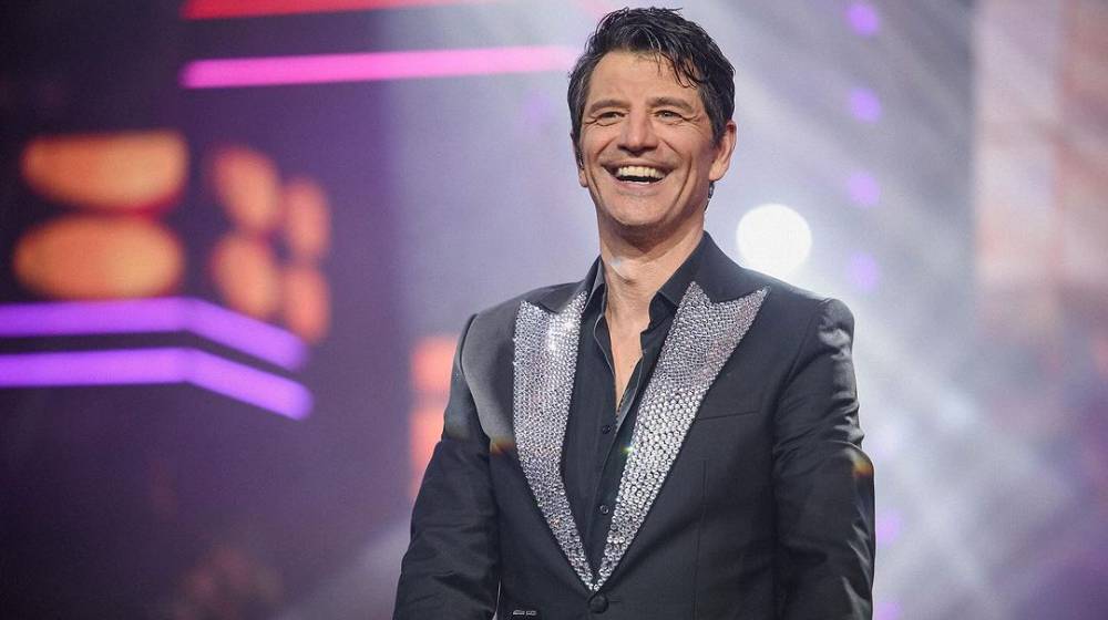 Σάκης Ρουβάς: Φωτογραφίζεται καθ’ οδόν για Άγιο Δομίνικο [εικόνα]