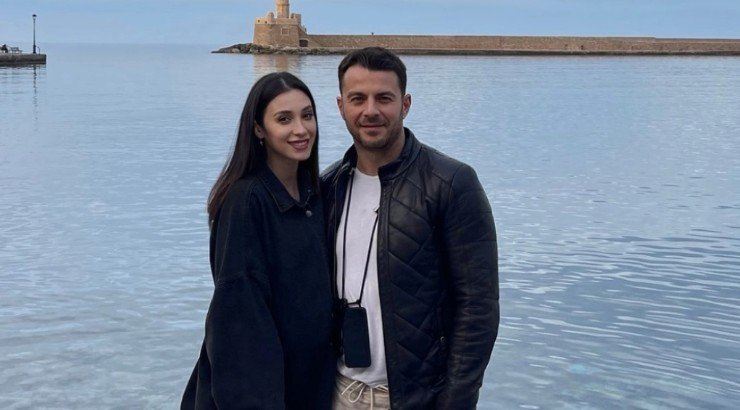 Δείτε το μωρό Αγγελόπουλου - Βαμβακούση να κλωτσάει την κοιλίτσα της μαμάς του [βίντεο]