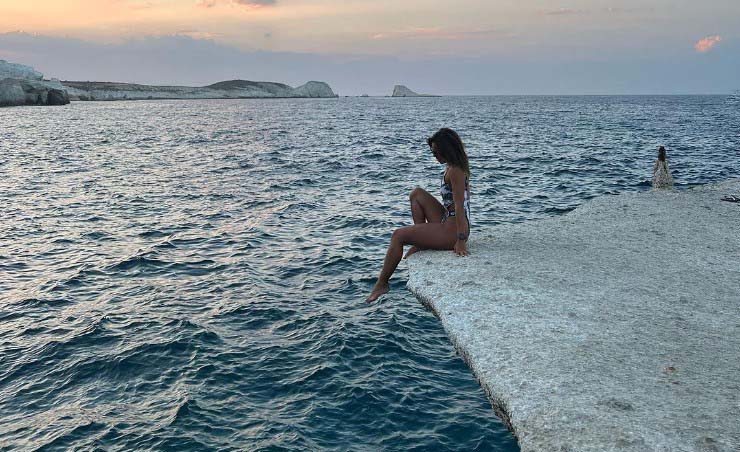 Επιχειρηματίας διέκοψε τη συνεργασία του με Κύπρια τραγουδίστρια - Τι συνέβη;