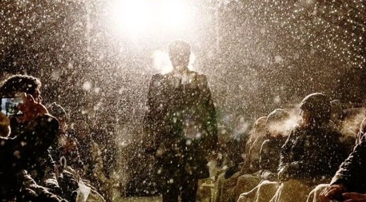 Διάσημος ηθοποιός παντρεύτηκε εν μέσω χιονοθύελλας - Οι ονειρικές εικόνες από την τελετή έγιναν viral