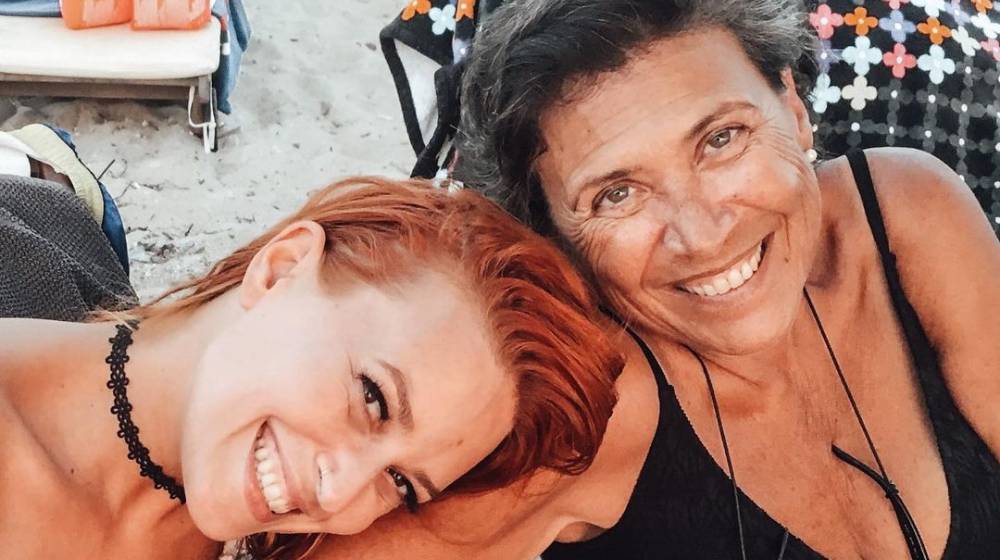 Η Σίσσυ Χρηστίδου εξομολογείται για την περιπέτεια υγείας της μαμάς της: “Δίναμε μάχη με τον χρόνο”