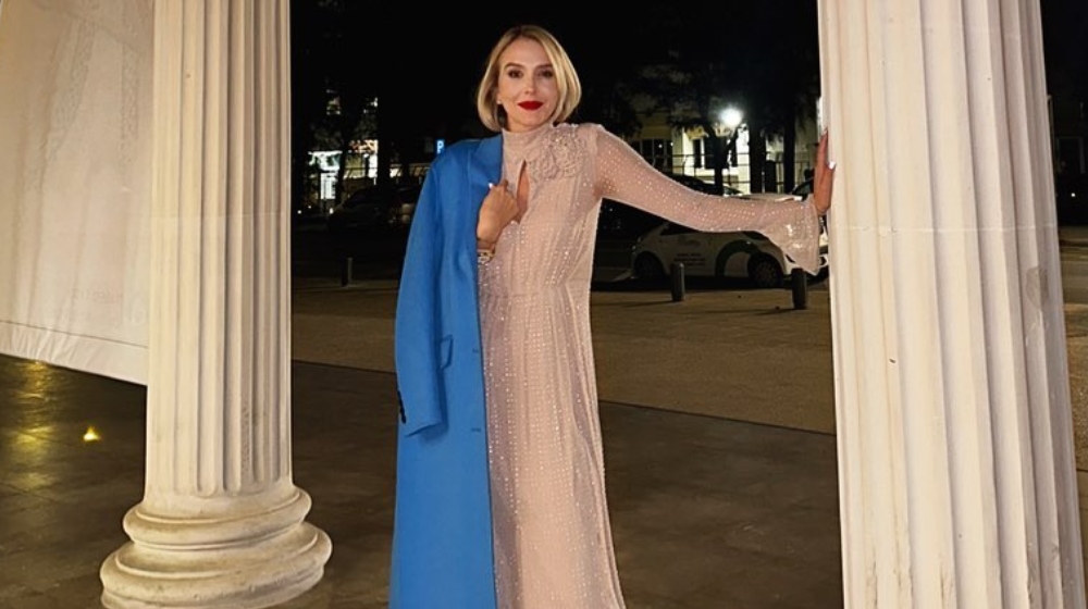 Chrome nails: 2 Κύπριες σου δίνουν inspo για το πιο μοντέρνο μανικιούρ 