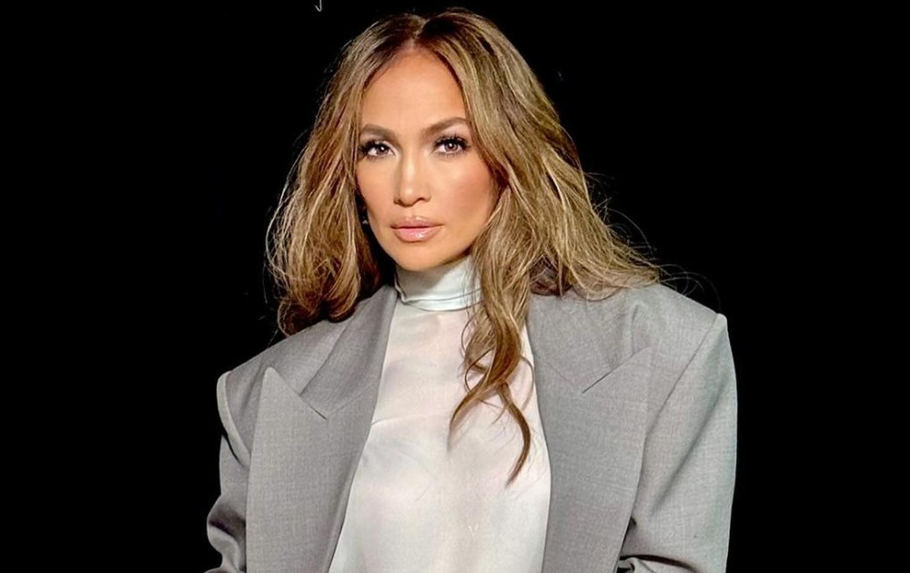 Make-up trends: H JLo με την πιο κομψή και μοντέρνα εκδοχή του “mob wife aesthetic”