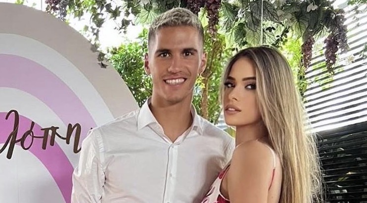 Πιέρος - Κορτζιά: Πόζαραν με τους γιους τους ντυμένοι Αη Βασίληδες και μας έστειλαν τις ευχές τους