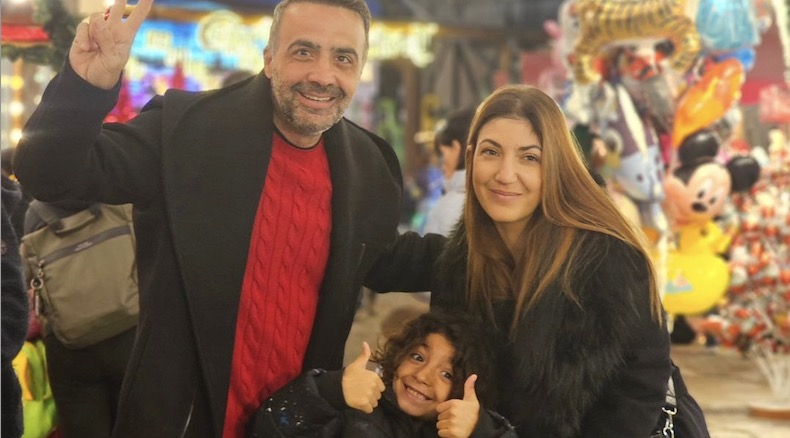 Μιχάλης Σοφοκλέους - Παναγιώτα Ιακώβου: Πρωτοχρονιά στην Αθήνα με τον γιο τους [εικόνες] 