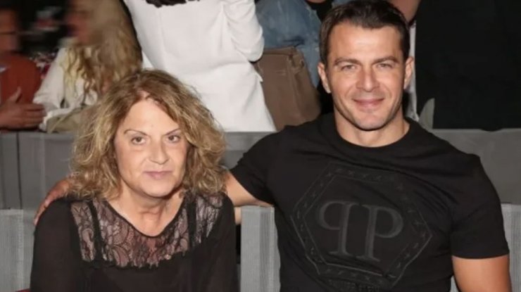 Ανατριχιάζει ο Αγγελόπουλος: "Η μητέρα μου έφυγε από τη ζωή τη στιγμή που άρχισε να βρέχει στο τραπέζι του γάμου"