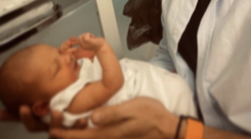 Survivor: Αγαπημένος παίκτης έγινε μπαμπάς και πόσταρε συγκινητικές εικόνες της κόρης του