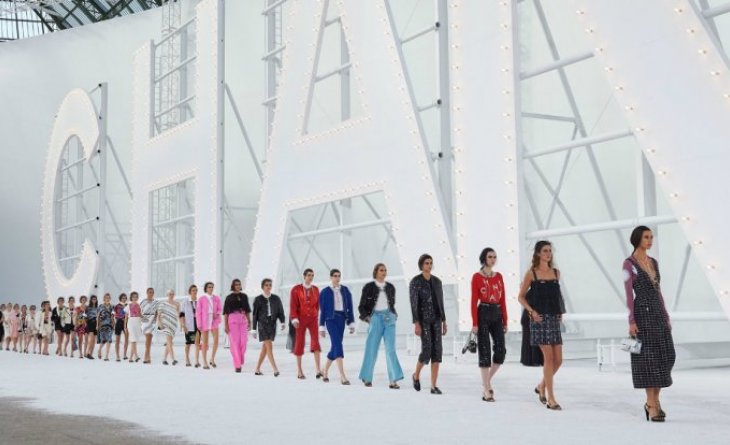 Paris Fashion Week: Το ντεφιλέ του οίκου Chanel ήταν μια ωδή στην κομψότητα  