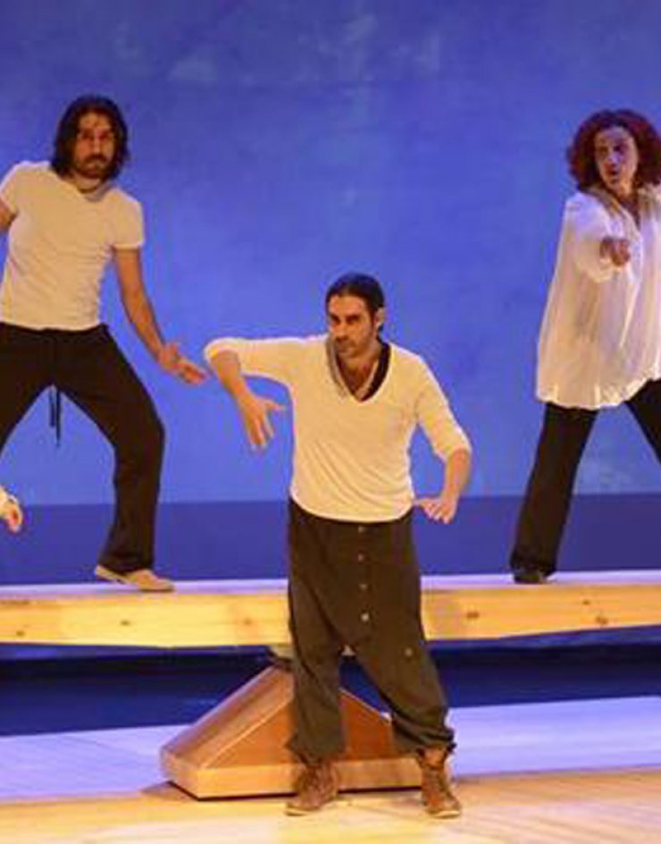 Η Καστανομαλλούσα [στη σκηνή από την Κυριακή 9 του μήνα]