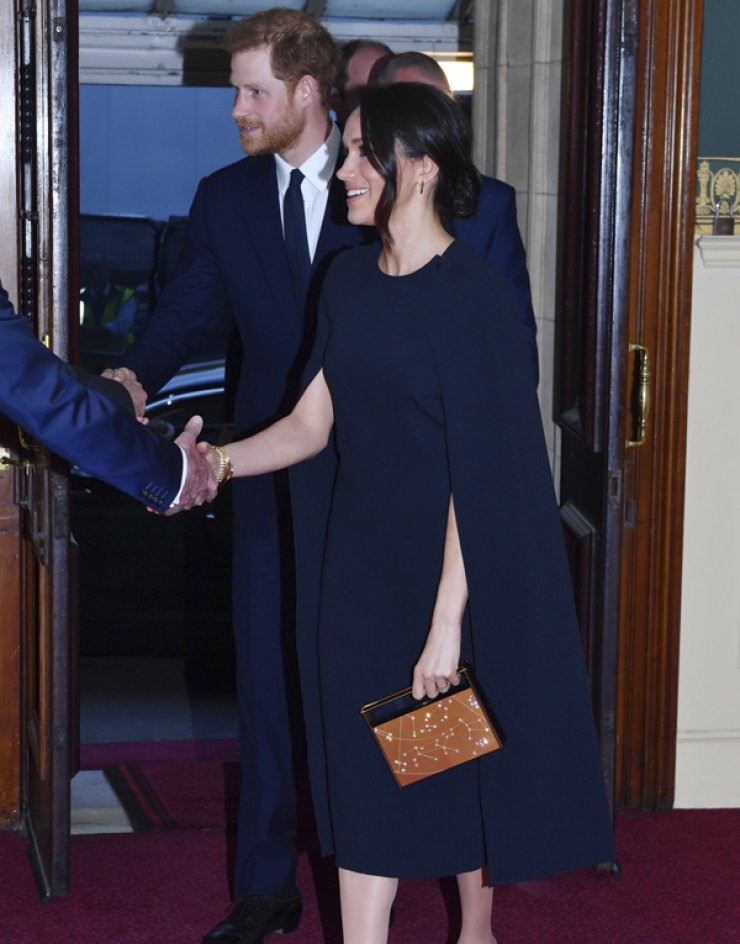 Το τσαντάκι της Meghan Markle είναι το πιο chic αξεσουάρ που έχουμε δει αυτή τη σεζόν!