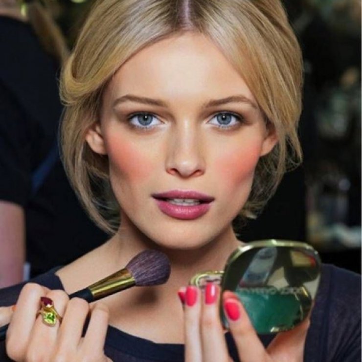 Ρουζ: 4 έξυπνοι τρόποι να το φορέσετε!