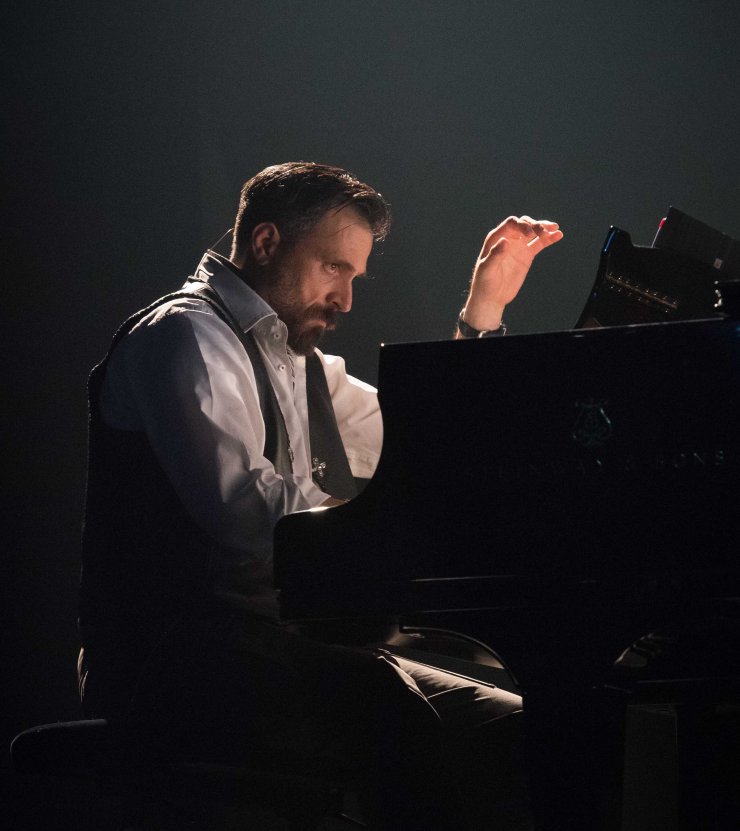 Μάγεψε η μουσική του Κώστα Κακογιάννη στο Παρίσι