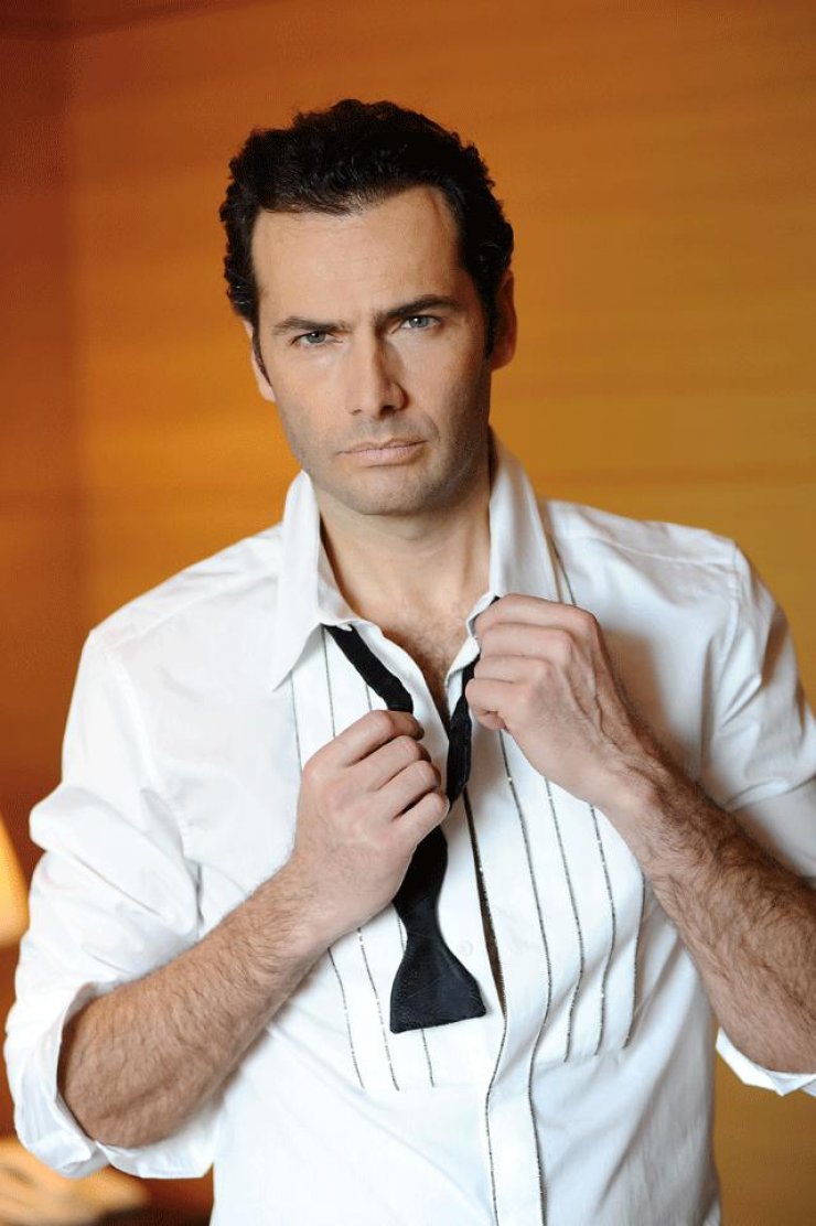  Οι πρώτες φωτογραφίες του Παναγιώτη Μπουγιούρη από τα γυρίσματα της "Γαλάτειας" ντυμένος με ρούχα εποχής