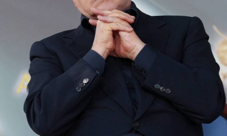  Και όμως στα 70 του γίνεται για έκτη φορά πατέρας και η είδηση κάνει το γύρο του κόσμου