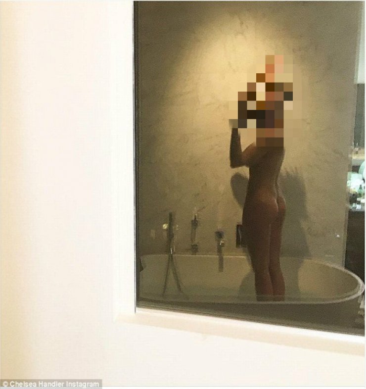 40χρονή ηθοποιός ανέβασε γυμνή φωτογραφία την ώρα που έκανε μπάνιο