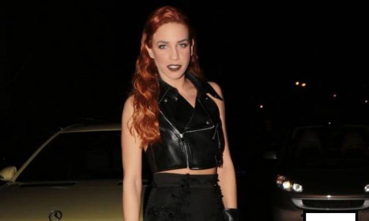 Η Κατερίνα Στικούδη στην παραλία με το sexy μαγιό της!