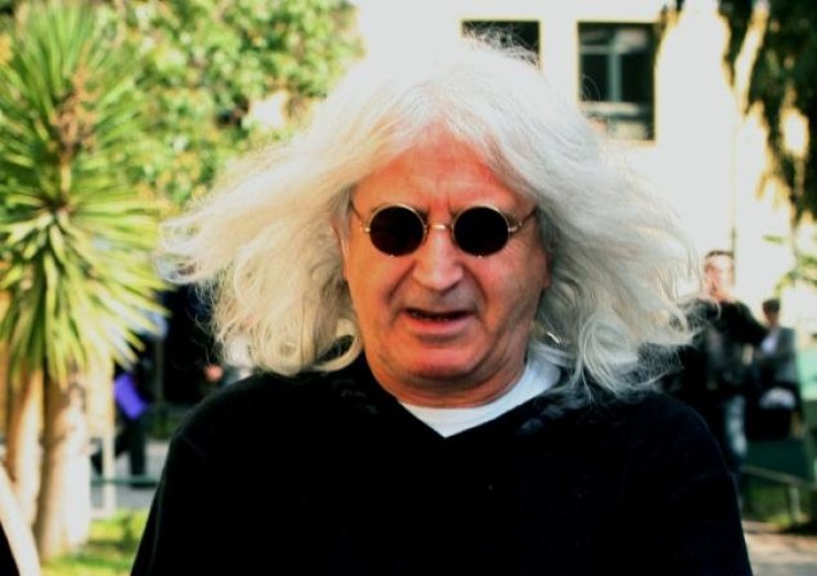 Η απίθανη αυτοσαρκαστική φωτογραφία που ανέβασε στο Facebook ο Νίκος Καρβέλας