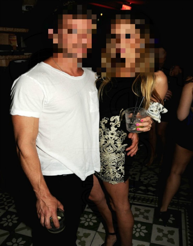 41χρονος ηθοποιός αρραβωνιάστηκε την 24χρονη αγαπημένη του!